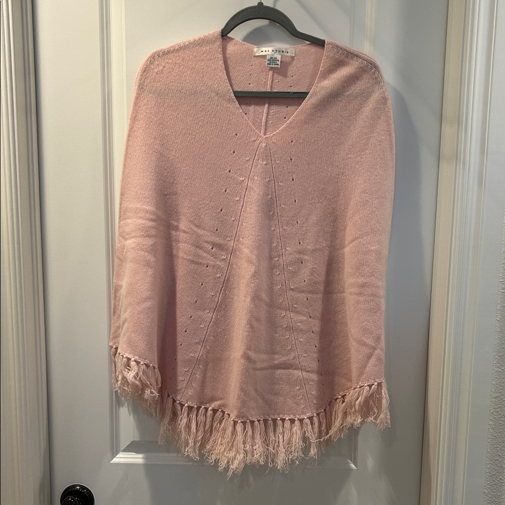Cashmere pale pink poncho with fringe